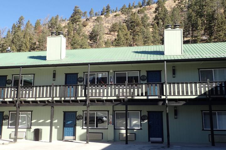 Ponderosa Lodge an Ascend Collection Hotel in Red River, NM