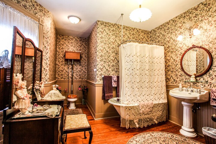 Room 18 of 40