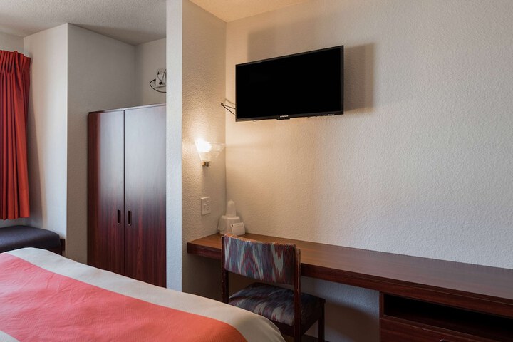 Room 19 of 41