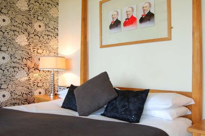 Room 9 of 28