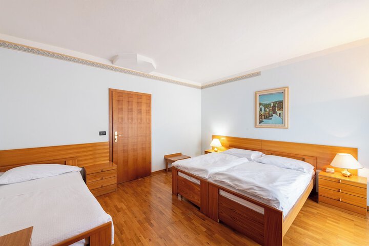 Room 10 of 85