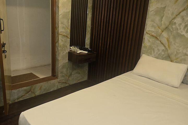 Room 16 of 60