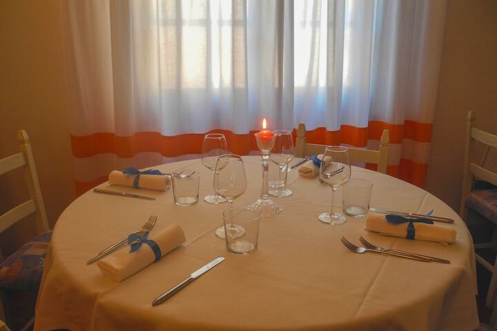 Dining 34 of 53