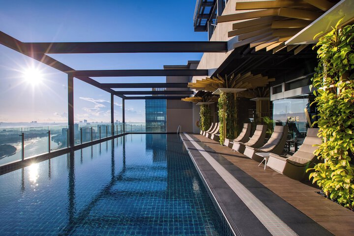 Hotel with Pool