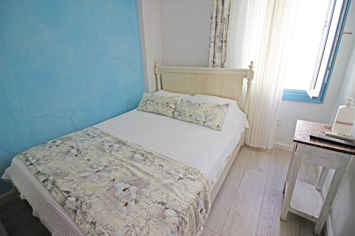 Room 13 of 16