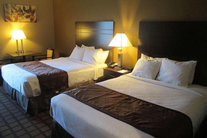 2 Queen Beds Refrigerator WiFi Continental Breakfast (1 of 11)