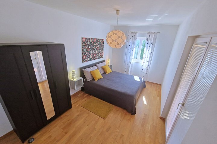 Room 3 of 72