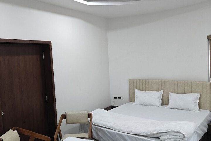 Room 7 of 24