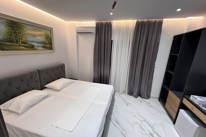 Room 12 of 30