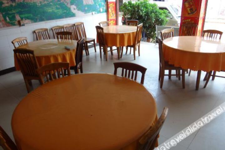Huachun Restaurant Hotel