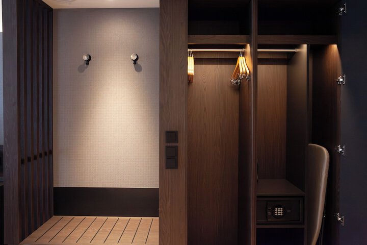 Room 47 of 182