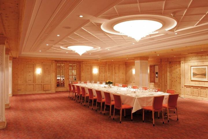 Ballroom/Hall 86 of 96