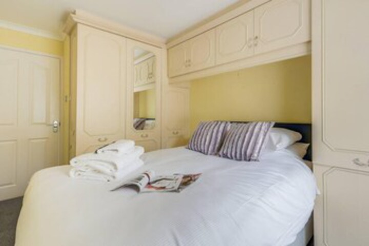 Room 28 of 35