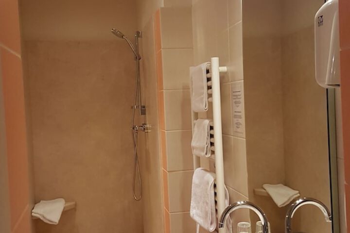 Room 34 of 51