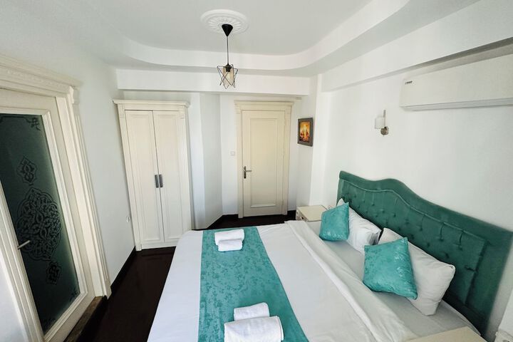 Room 8 of 17