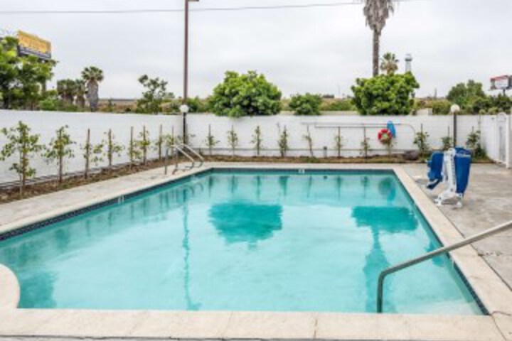 Pool 15 of 25