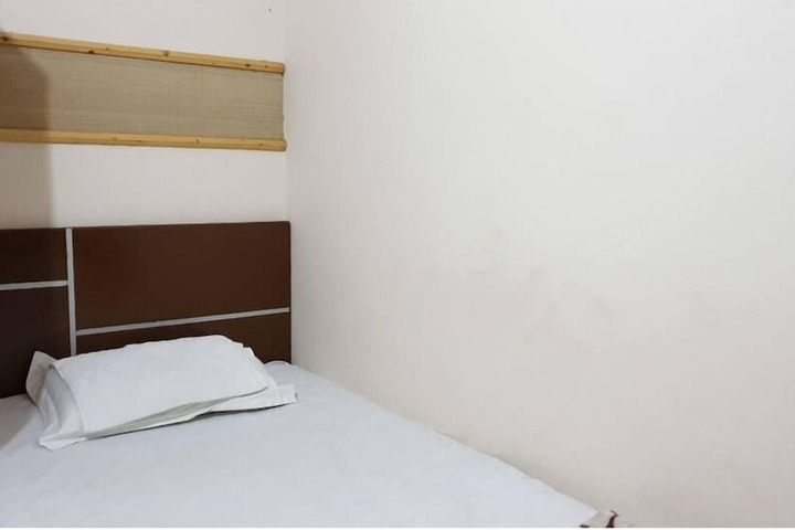 Room 9 of 16