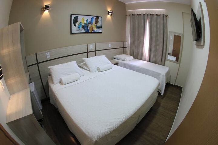 Room 33 of 77
