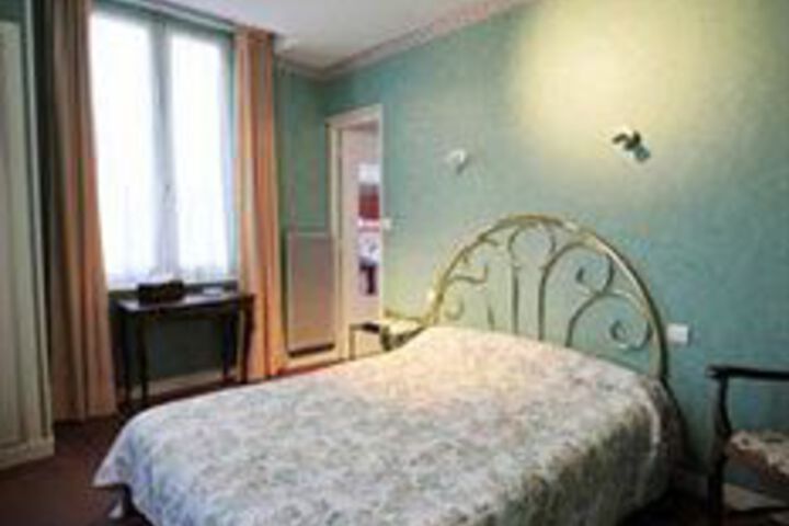 Room 13 of 16