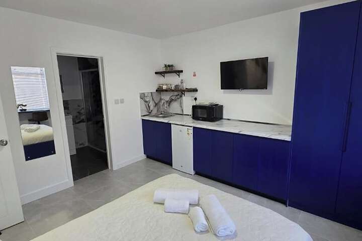 Room 3 of 104