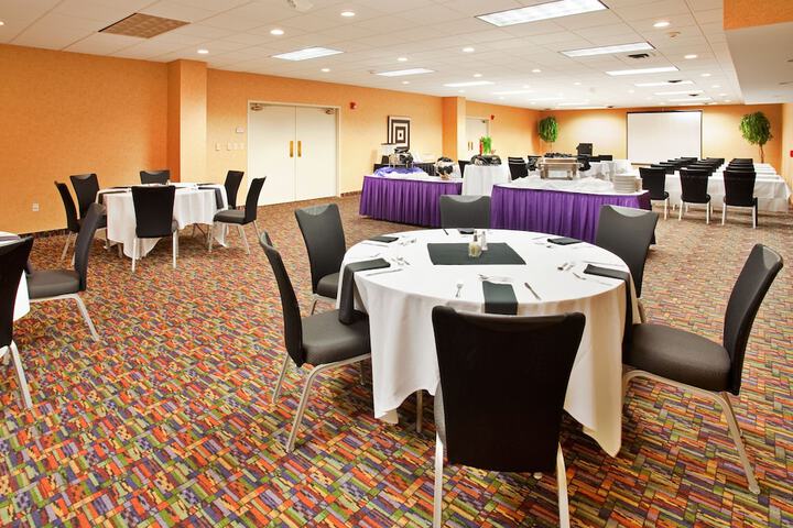 Ballroom/Hall 16 of 29