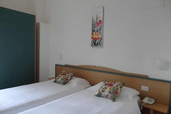 Room 26 of 79