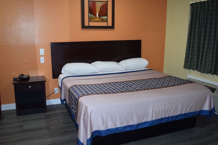 1 Queen Bed (9 of 55)