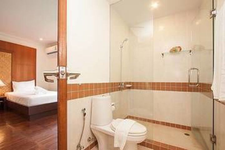 Room 4 of 36