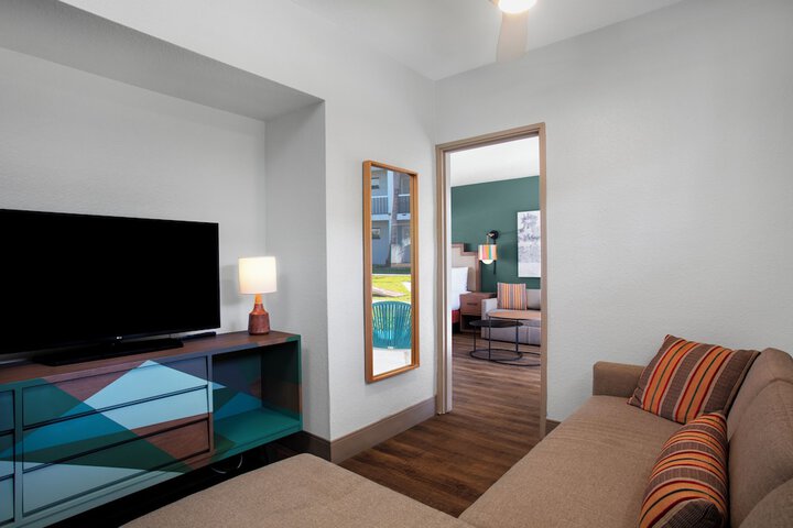 Room 7 of 28