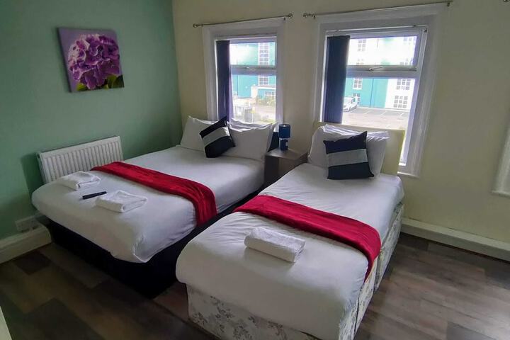 Room 9 of 11