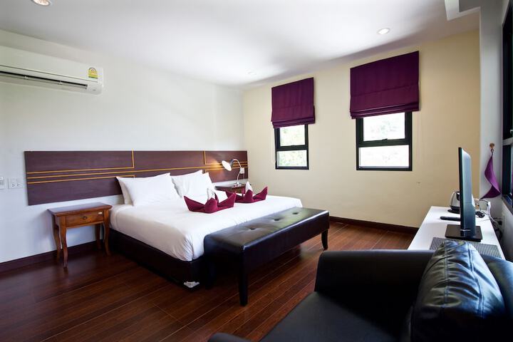 Room 4 of 145
