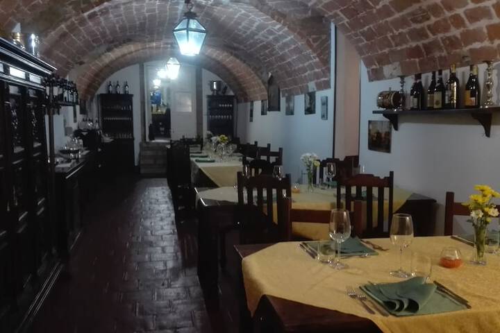 Dining 12 of 24
