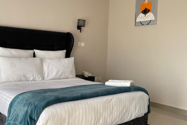 Room 10 of 24
