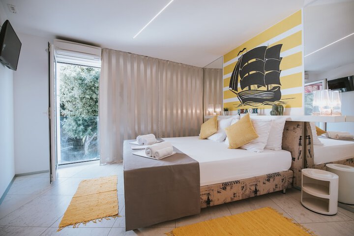Room 6 of 54