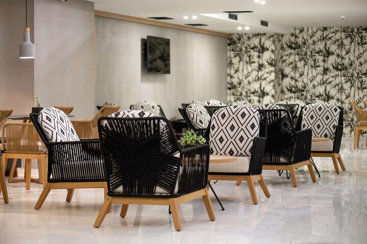 Lounge 286 of 357