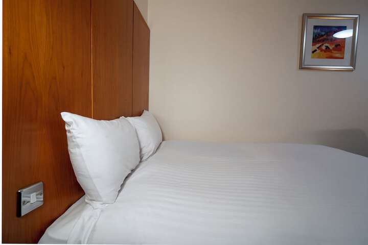 Room 32 of 80