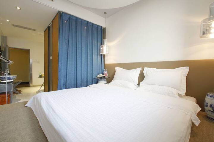 Room 10 of 39