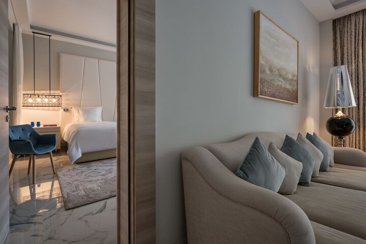 Room 10 of 83