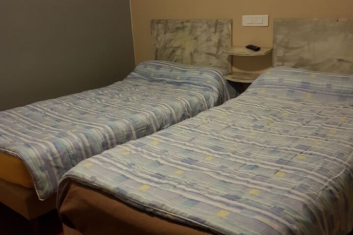 Room 5 of 17