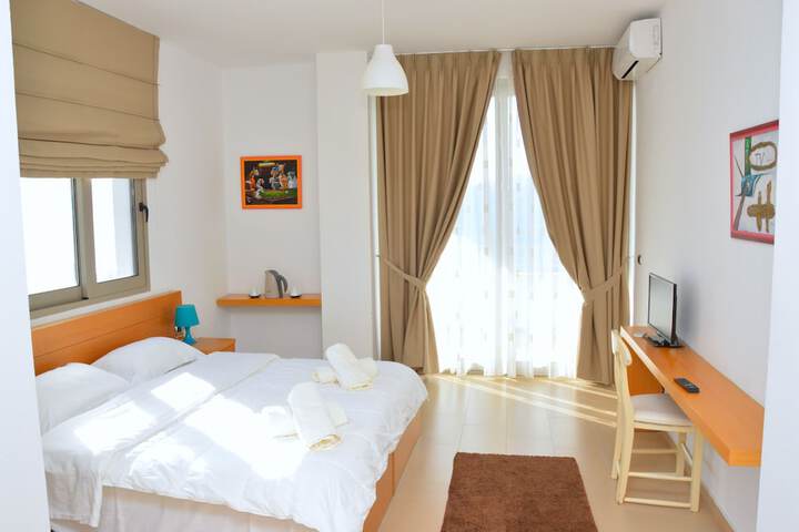 Room 2 of 38
