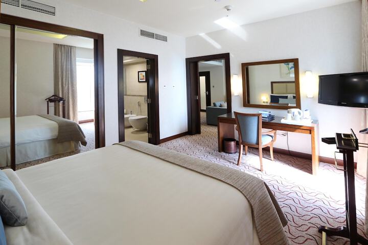 Room 14 of 110