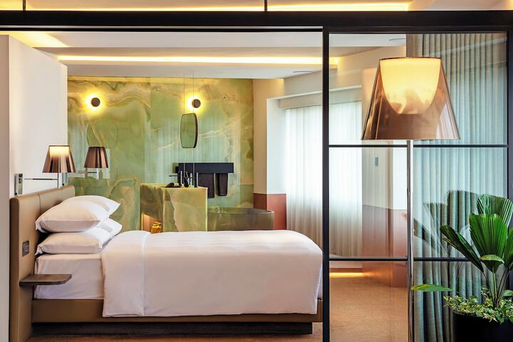 Room 44 of 93