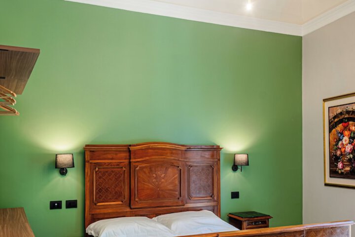Room 9 of 31