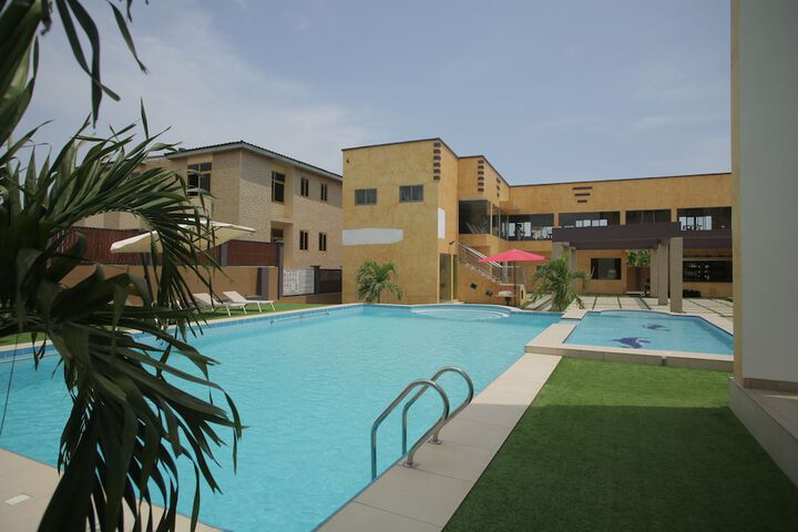 Pool 33 of 48