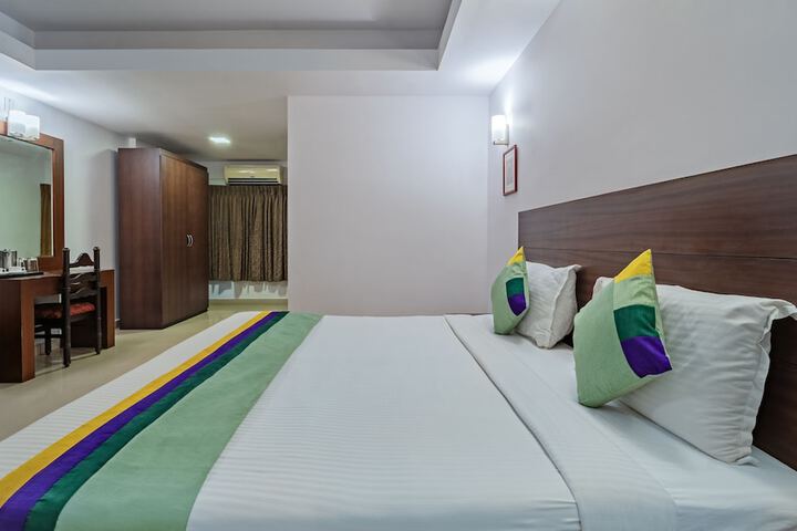 Room 8 of 33