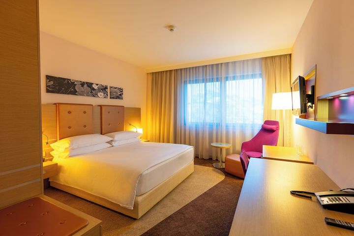 Room 16 of 94