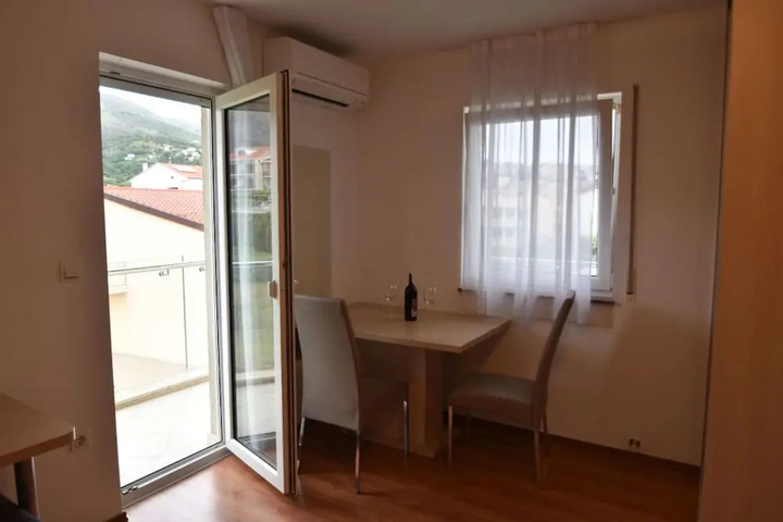 Room 5 of 14