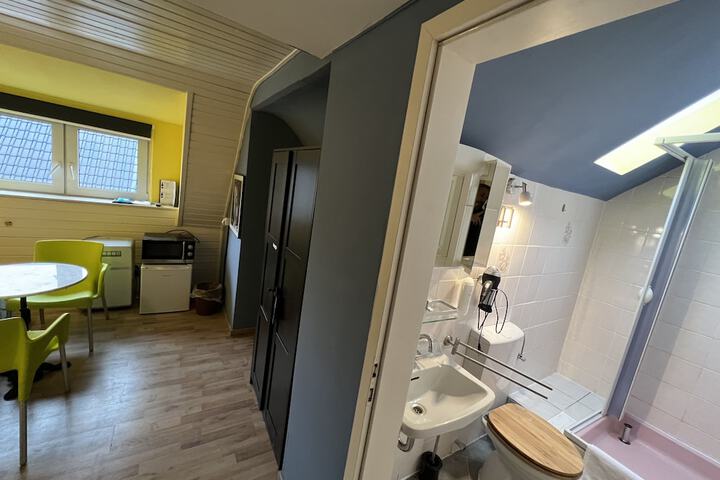 Room 3 of 70