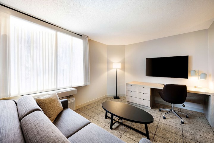 Studio Suite Queen Bed (6 of 17)