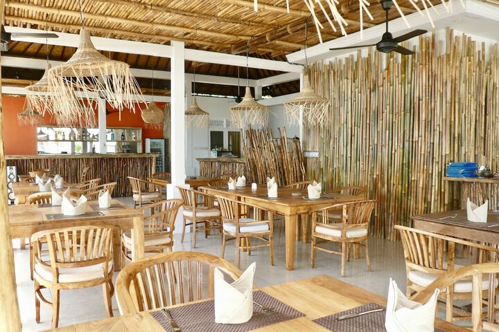 Lounge 80 of 119